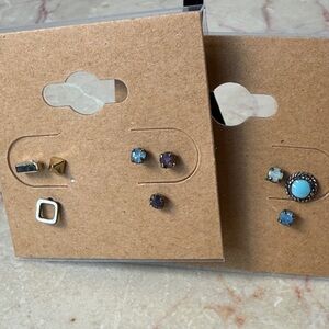 Set of Stud Earrings in Gold and Blue